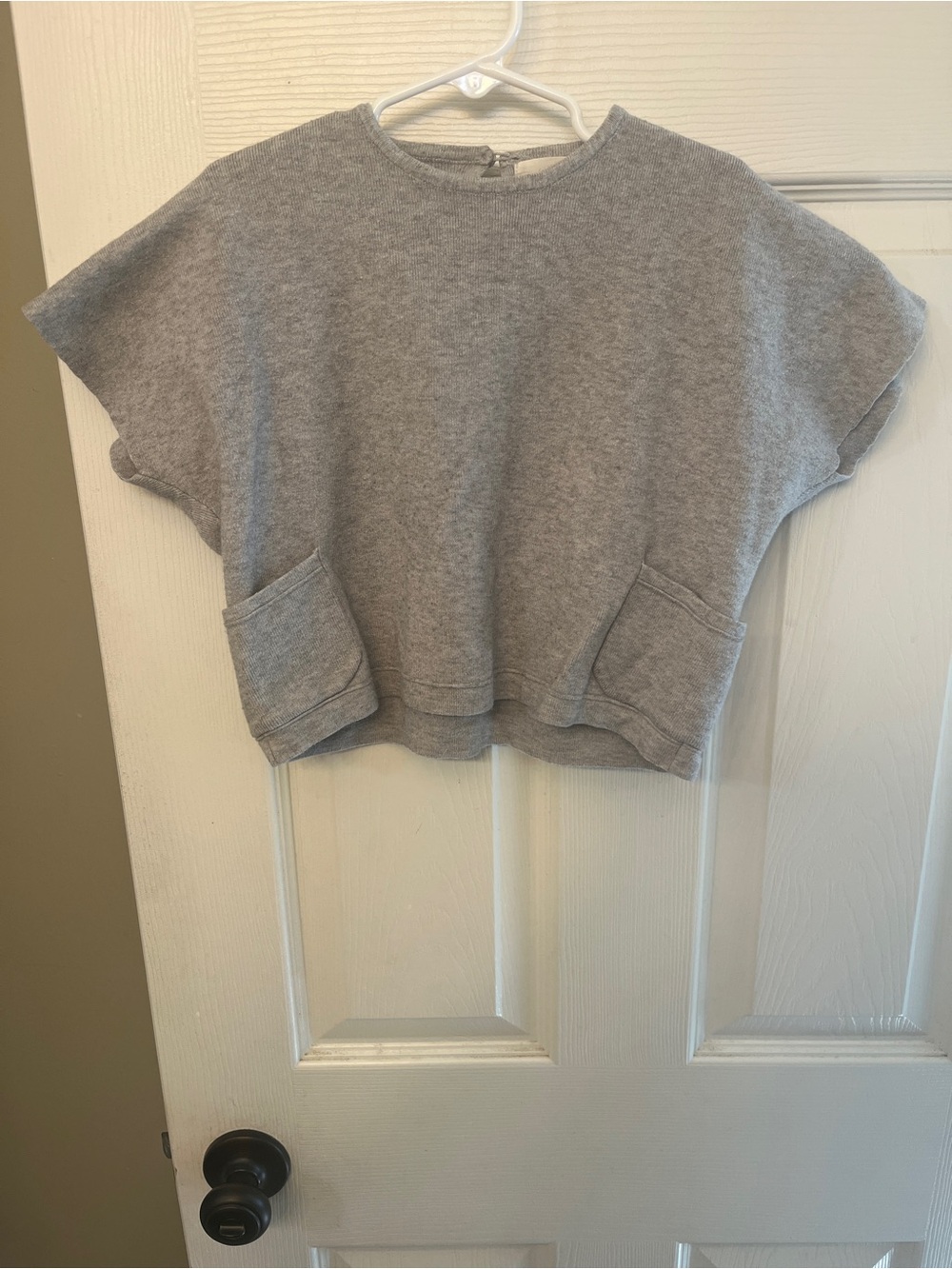 Girls' Short Sleeve Gray Sweatshirt Top with pockets size 6Y